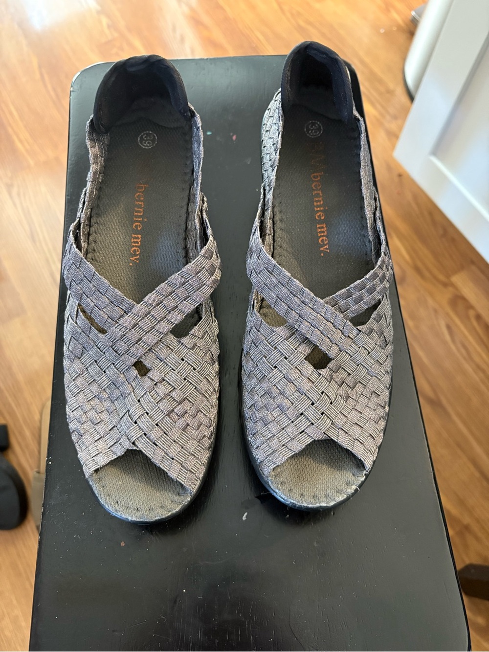bernie mev. Woven Peep-Toe Slip-On Mules in silver